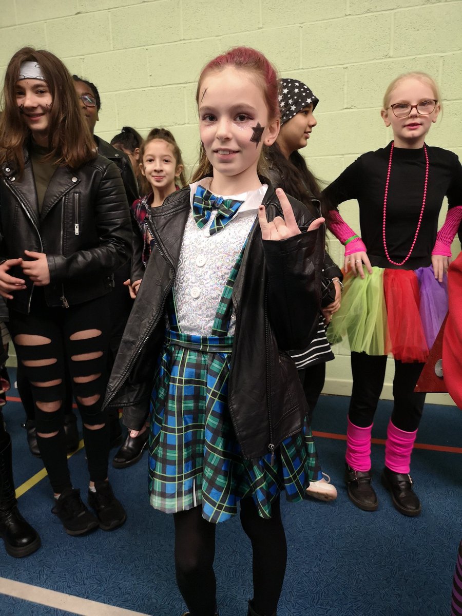 Fosse_TMET's tweet photo. Year 6 look amazing today in their ROCKSTAR outfits #fmmaths #ttrockstars #fosserocks https://t.co/jhaWAcDjLu