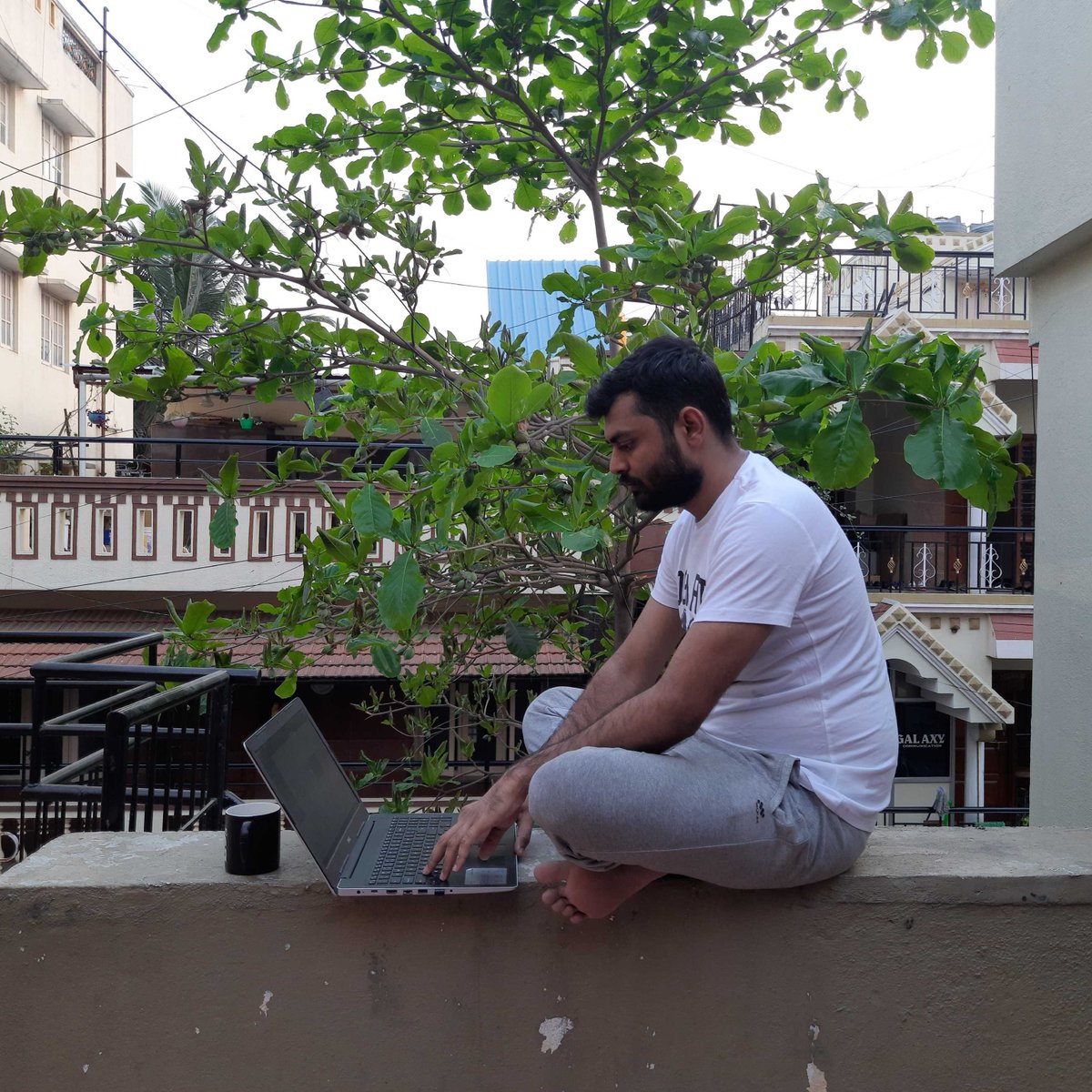 reddexperience's tweet photo. New Recruits’ Day at Redd. Dhaval balances work-life while Prachi smells the dahlias, all as they WFH. Welcome aboard Team Redd, you two!
#uxdesign #ux #ui #reddexperiencedesign #redd #uidesign #design #teamredd #newrecruits #recruit #wfh #reddwfh #worklifebalance #smell #dahlia https://t.co/yWdl01FR5G