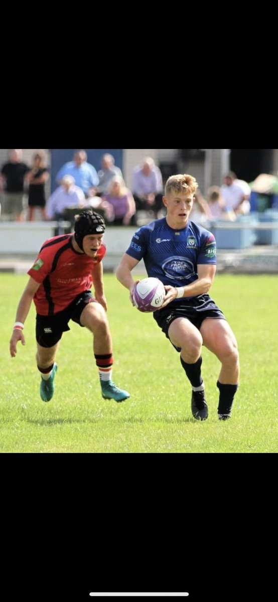 All the best to this young man tonight who makes his debut for wales 20s 

Go well mate <a href="/blu_harri/">HARRI BLU</a> #upppdaaablues💙💙