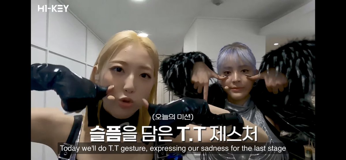 Mairhusi's tweet photo. EP.2 มาแล้ววว สาวๆ #H1KEY บอกว่าจะคัมแบ็คเร็วๆนี้ ดีต่อใจๆๆ 🥺💕 และเหนือสิ่งอื่นใด คลิปนี้ก็โมเมนต์เพียบค่า ห้ามพลาด!!  [H1-KEY] 누구세요…? 혹시 아이리스?🤔  | ‘ATHLETIC GIRL’ 음악방송 비하인드 EP. 2 https://t.co/DgpwGVZiKo ผ่าน @YouTube https://t.co/grIkRo7vaU