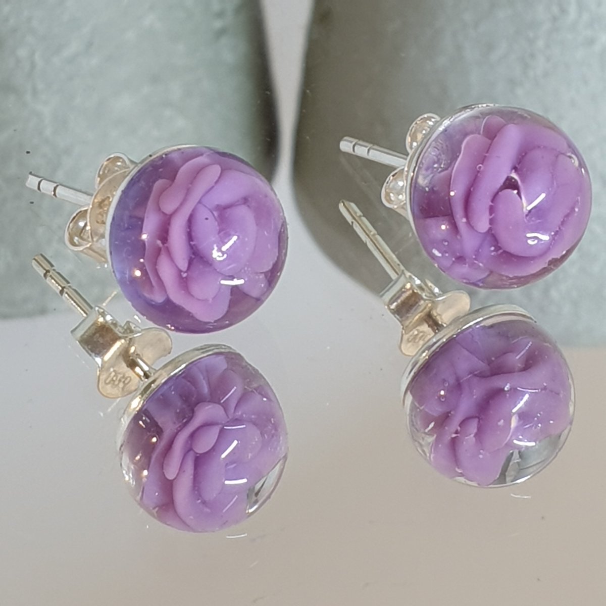 CGSUK's tweet photo. Welcome a new member to The CGS Member Spotlight!🌟
ARTIST:  Derya Sap
East

More at: https://t.co/Ua0jHUjY6C

"I have been working as a #Glass and #Silver #Designer for many years. I have been producing handmade jewelry &amp; glass design..." 

#cgs #glassart #jewellery #beadmaker https://t.co/ImTkIpE5Aj