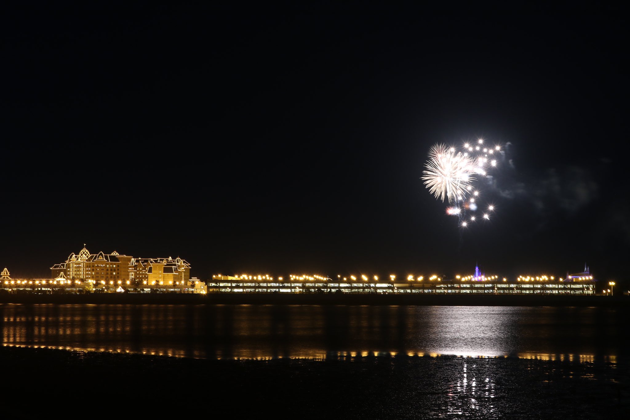 写真垢 22 1 12 葛西臨海公園からのディズニー ライト ザ ナイト 夜景 花火 一眼レフ ディズニー ディズニー ライト ザ ナイト ファインダーの越しの私の世界 いいねした人全員フォローする T Co Twv84ncomz Twitter