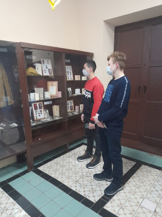 #Воловомузей #Пушкинскаякарта71 
Юноши МКОУ "ЦО п.Волово" посетили  выставку "Время выбрало нас", посвящённую одному из событий в истории нашей страны - войне в Афганистане.Посетили ребята выставку,оплатив билет Пушкинской картой.