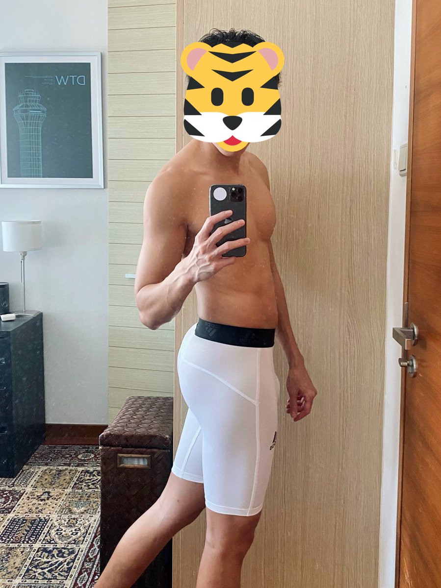 lipsfordayss's tweet photo. First time trying on compression shorts.. I get why people love it now.. https://t.co/QB10KleeWJ