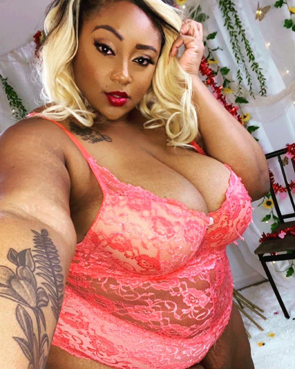bbwboss101's tweet photo. It's Friday and it's about to go down....what u still waiting for? @mzkiwi_baby has promised fireworks this month of love so you better bring your A game coz their is no second chances. Are you game? #BigBeautifulWorld #BigBeautifulWorldModel #BigGirlsRock #BigLife #bbwwinning https://t.co/iy4bx3L3vF