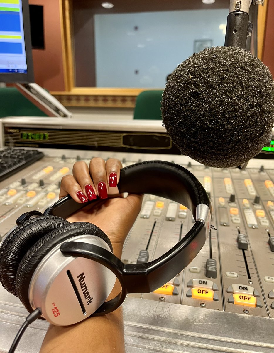 MissGeeKays's tweet photo. The TakeOver 12h00-12h35
Let’s Go 📻📻📻
#Rb2fm #TheTakeOver https://t.co/4nxv733uvM