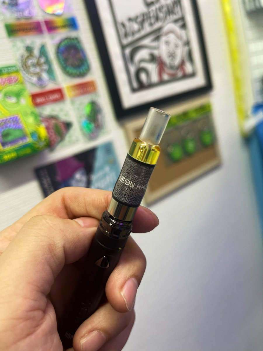 mnnnpisn's tweet image. 閉まってるかと思って帰ってしまったお客さんいてましたが開けたらボク居てます😊🙏

1日店長ラストスパート！
#SWAGLAB @SwagDispensary 

なんせ作りたてのHHC吸い倒してブリブリでございます💭
#クサたろう @SWAGLABCBD1