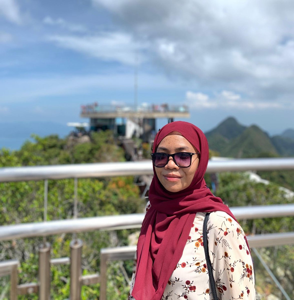 liyanarafiee's tweet photo. "Setiap langkah yang kita tinggalkan,
Setiap saat yang kita lalui,
Sebenarnya kita bukan semakin jauh pergi, tetapi semakin mendekati"
#postquarantine https://t.co/HIe737dnoI