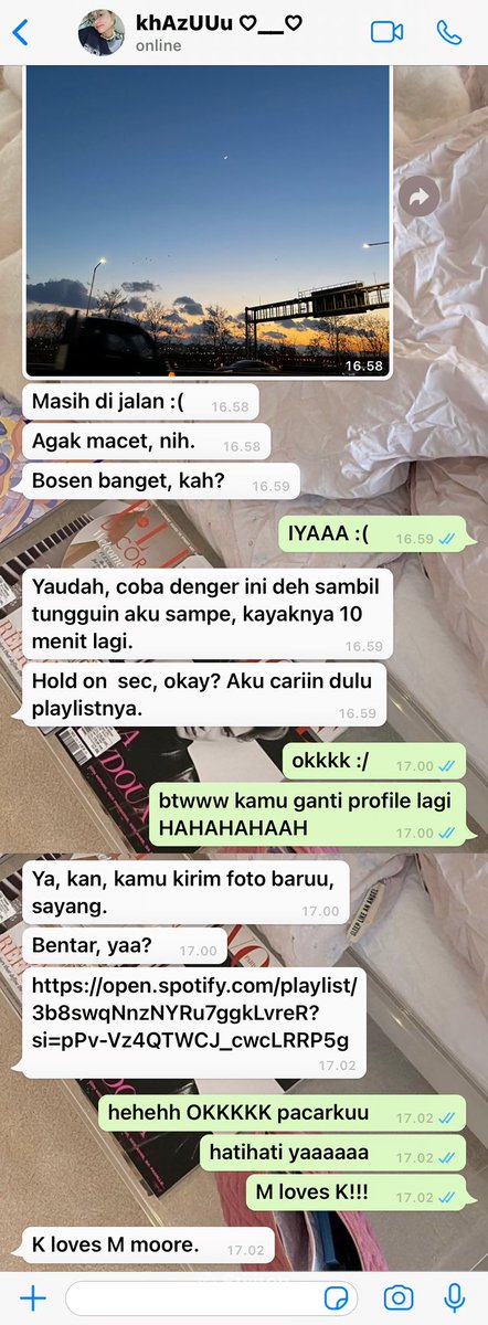 aleasdraft's tweet image. K loves M moore.
— Khazu Marie universe

a lee jeno onetweet au,
by aleasdraft.