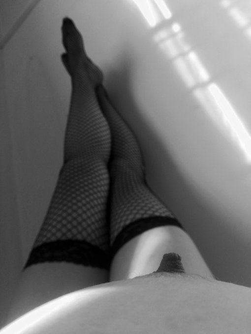 it's Friday.... Feet up....legs open 😈😜 for those feeling kinky... #onlyfansZA #fishnetstockoings #brunettemilf<a href="/tag/camgirl"class="tags"><span>#camgirl</span></a><a href="/tag/brunettemilf"class="tags"><span>#brunettemilf</span></a><a href="/tag/sellingcontent"class="tags"><span>#sellingcontent</span></a><a href="/tag/onlyfansza"class="tags"><span>#onlyfansza</span></a>