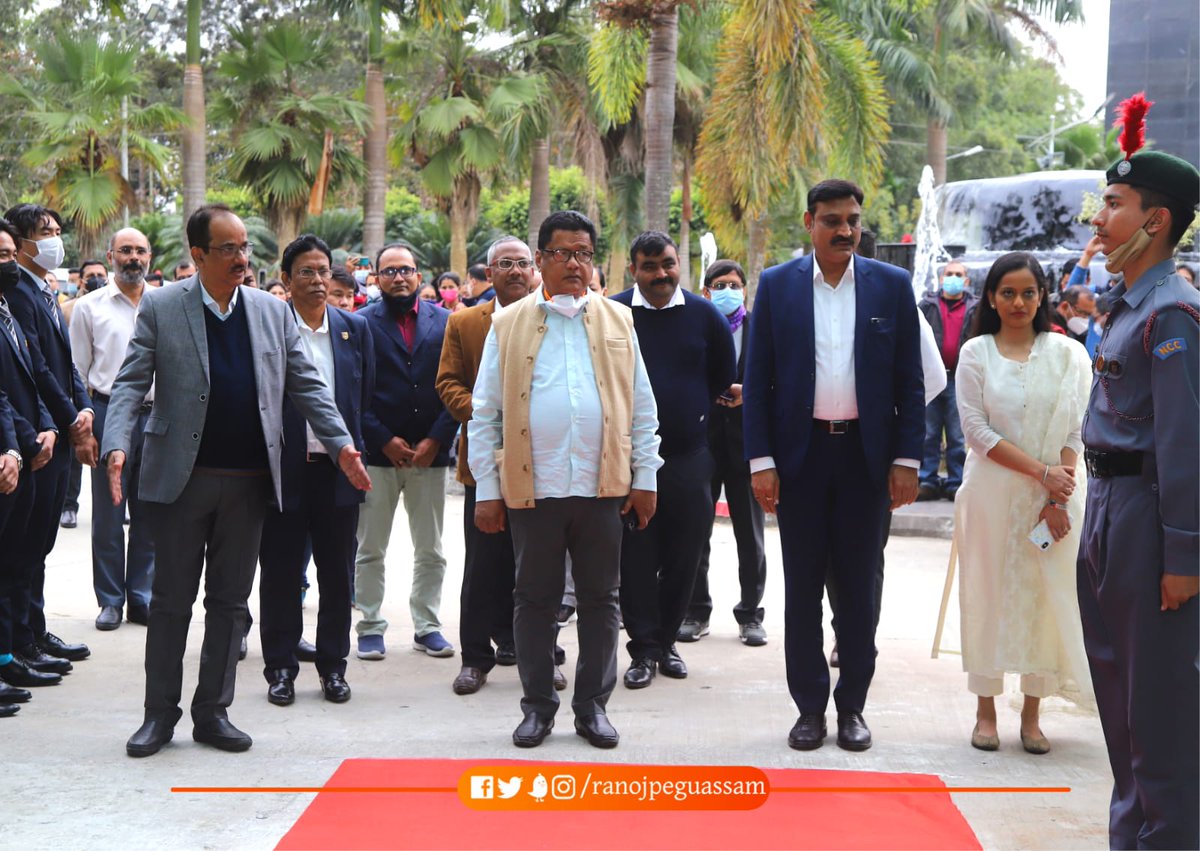 ranojpeguassam's tweet photo. Visited Kaziranga University in Jorhat and inaugurated 'The Tree of Knowledge' which signifies human strength, obstinacy, fortitude, honour, courage and other qualities. Also inaugurated a reception room. https://t.co/34vTsp0JHV
