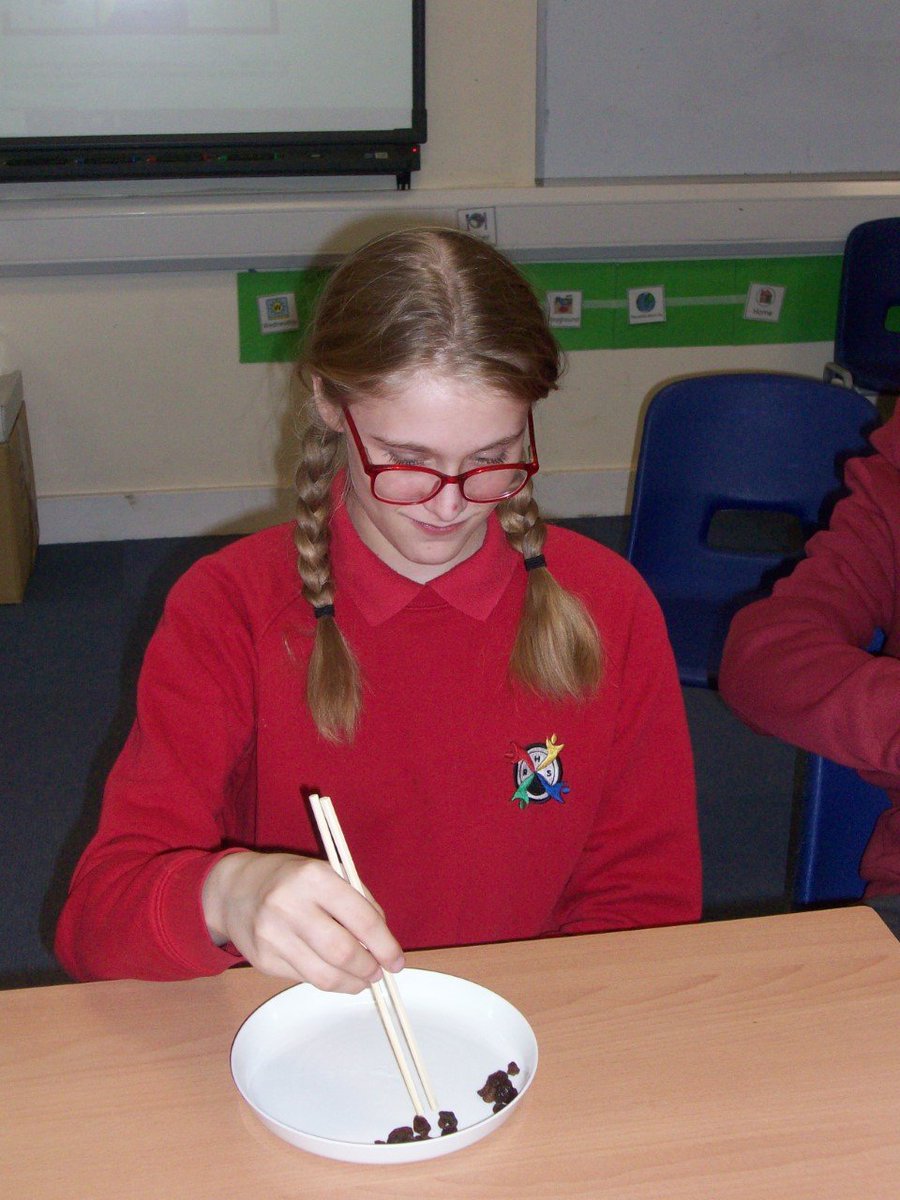 RegencyHigh's tweet photo. 3SP tried to use chopsticks as part of their learning about Chinese New Year. Some of us managed to pick up marshmallows, raisins, pasta and rice! Amazing resilience shown by all the children! #finemotorskilldevelopment https://t.co/SQOD8tw5Fd