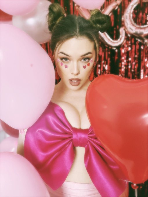 Will you be my Valentine? ❤️ The February issue of @heysummermag is out NOW!  https://t.co/Px4amsOM9A