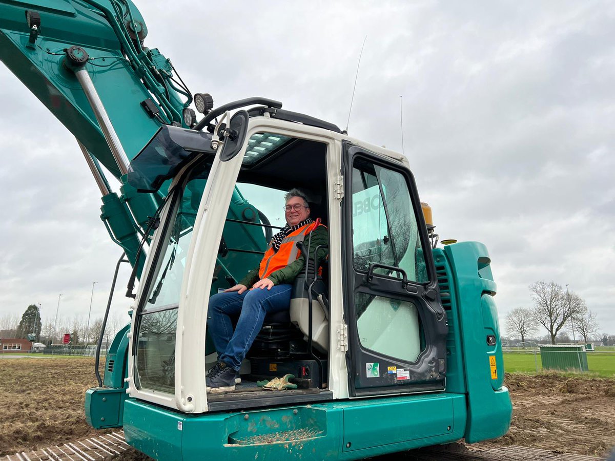 Niet alleen praten over bouwen maar aanpakken. Heft zelf in handen genomen, vaak b’j te bang! 👊🏻#bouwerijpmaken #Deurningen #Dinkelland <a href="/cdadinkelland/">CDA Dinkelland</a>