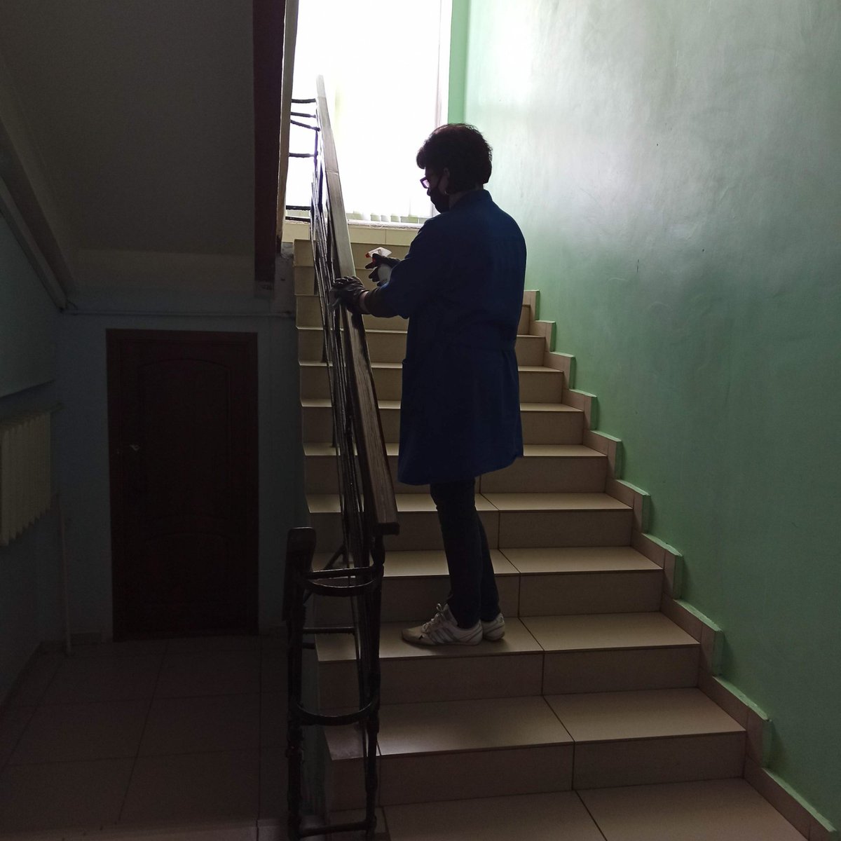 Tipk_tlt's tweet photo. В Тольяттинском индустриально-педагогическом колледже систематически проводится санитарная обработка поверхностей в соответствии с требованиями Роспотребнадзора https://t.co/IpPX0YMvhV