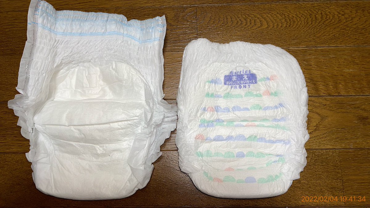 onesho2diaper's tweet photo. #おむつの比較です
#リフレ ベビー用より大きく大人用より小さい #はくパンツ #ジュニア
左リフレ 右が #メリーズ  #ビッグより大きい サイズです https://t.co/kxqiHkgAQE