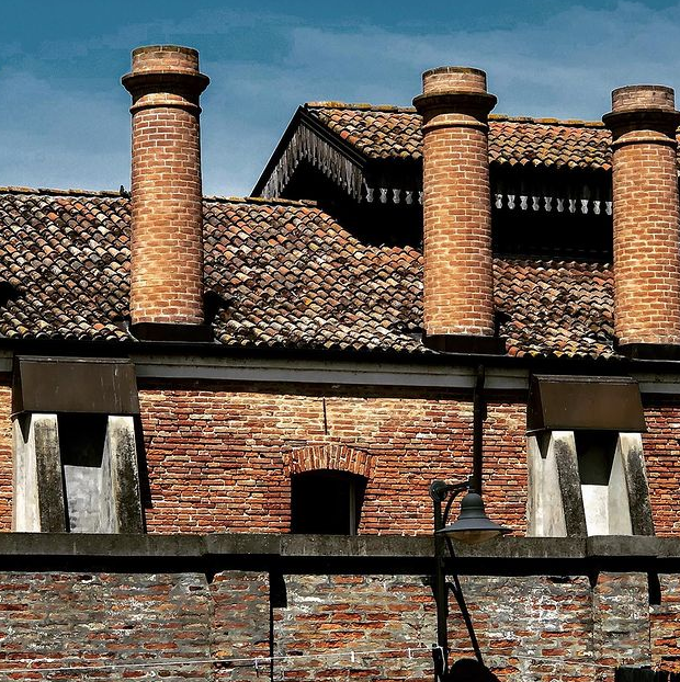 VisitComacchio's tweet photo. Camini che hanno fatto la storia di #Comacchio...
(ph. @graziella.fabbri.334)
#VisitComacchio #InEmiliaRomagna #ManifatturaDeiMarinati https://t.co/vvvewsaUOx