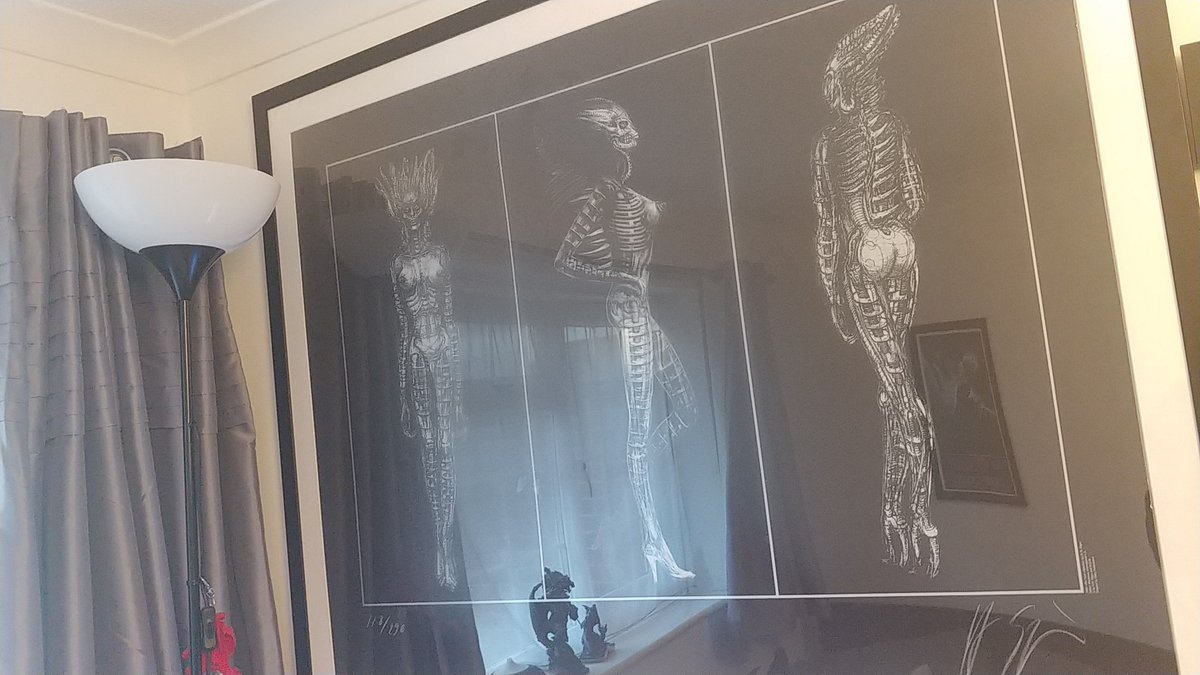 epsilonsergal's tweet photo. @Dungeonsnbears Love this movie, have a huge lithograph of Sil hanging in my room, it was hand signed by Giger himself :) https://t.co/AGUCrCdaoi