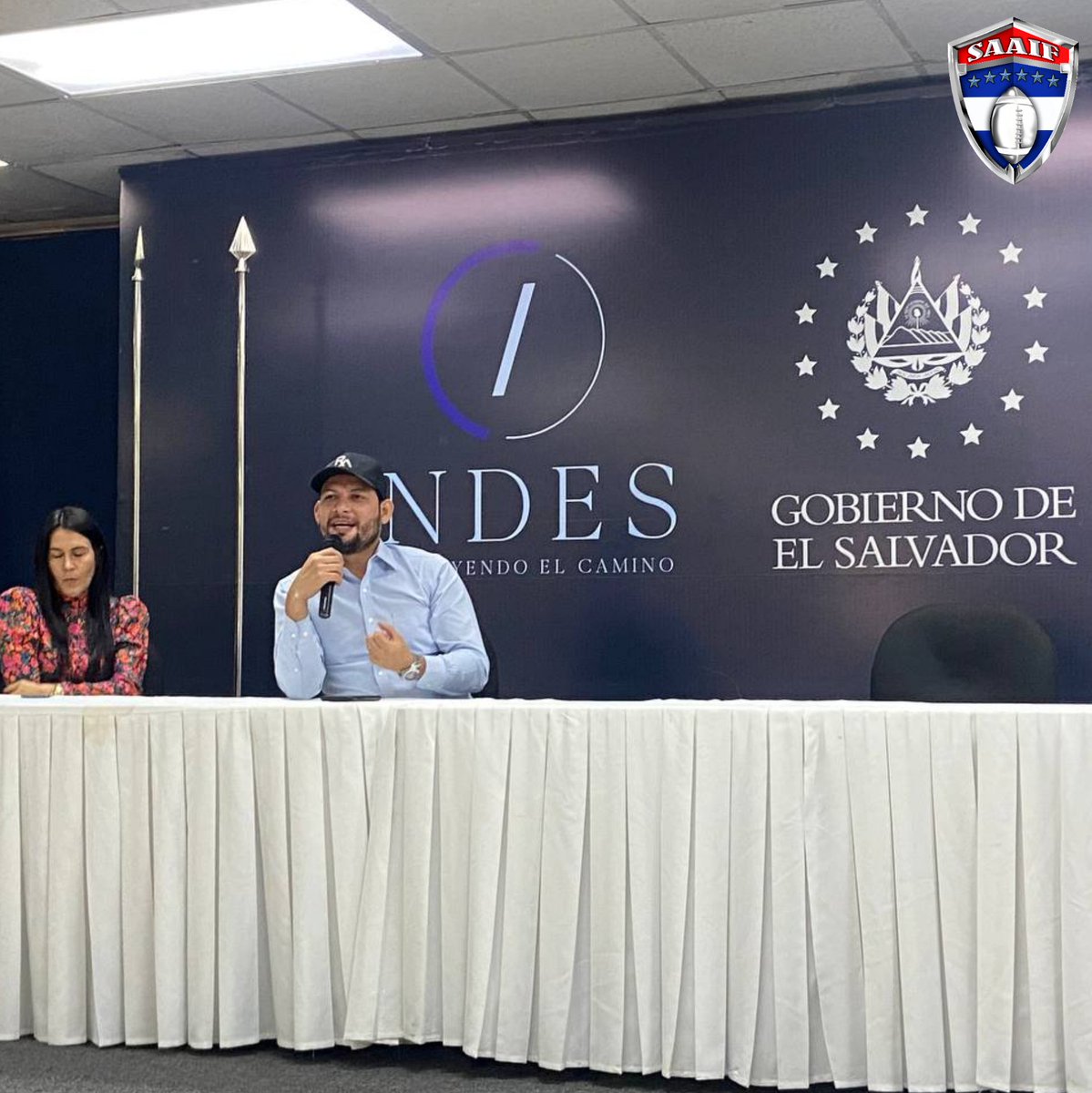 Esta mañana, reunión informativa del desarrollo deportivo en Sonsonate, donde buscan llevar a cabo una ciudad deportiva. SAAIF entrará en un convenio de mutua cooperación para desarrollar el Flag Football municipal a todos los jóvenes Sonsonatecos.