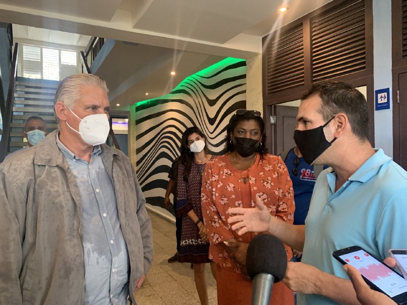 finanzasprecios's tweet photo. 🗣️"A trabajar para mantener lo logrado y avanzar en la solución de los problemas" 
@DiazCanelB, Primer Secretario del Comité Central del @PartidoPCC  y Presidente de la República, en Santiago de #Cuba🇨🇺 
#FinanzasyPrecios #CubaVive https://t.co/VqEQiYwMny