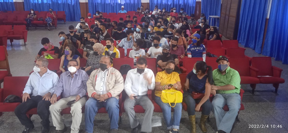 OficialUnerg's tweet photo. #AlMomento ‼️

#EnFotos📸 Palabras de la Decano del Área de Ingeniería de Sistemas, Luheris Salas dando inicio al Foro denominado Inserción Universitaria en las 3R.
📌Resistencia.
📌Renovación.
📌Revolución.

#UnergDeEncuentro
@NicolasMaduro 
@TibisayLucena8 https://t.co/dUl157vImV