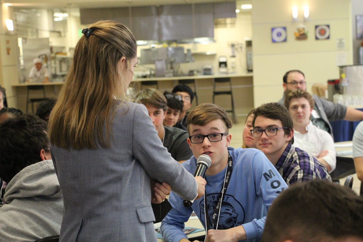 CTEsrq's tweet photo. 11th and 12th-grade engineering students from @sarasotaschools attended Thursday’s Experience Engineering Luncheon at Suncoast Technical College. Local Engineering professionals met with the students about career opportunities in Sarasota! #CTEMonth #CTEscs #CTEMonth2022 https://t.co/HXrNNXNUwT
