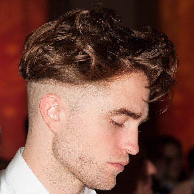 robdoingwhat's tweet photo. Robert Pattinson sporting an unusual undercut https://t.co/qifH7goG3D