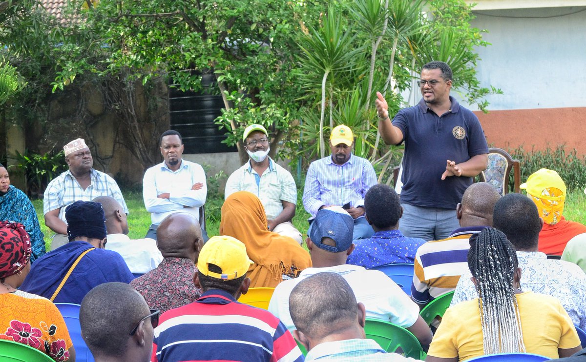 HassanOmarH's tweet photo. All systems go.

Hon Mohamed Ali and I had a fruitful meeting with Coordinators and Aspirants of the @UDAKenya from Mombasa County as we firmed up plans for the Zilzala Mombasani Rally.

Tutakuwa Tononoka kesho tarehe 5 Feb. from 12 noon kwa mapenzi ya Mungu. 

#ZilzalaMombasani https://t.co/pI2ijcLxJ5