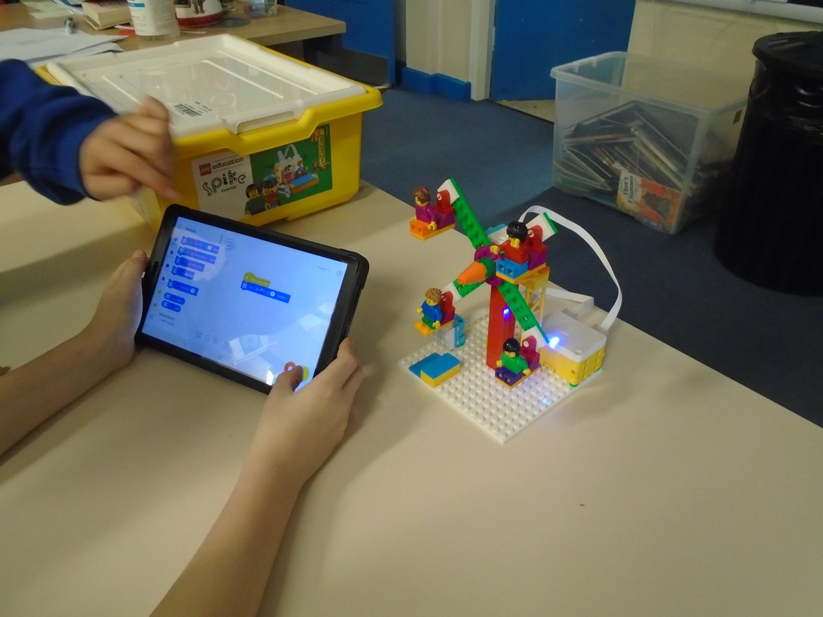 Year4 had an amazing time working with staff and students from East Norfolk Sixth Form College who brought their Lego with them. <a href="/EastNorfolk/">East Norfolk Sixth Form College</a>  #LEGO #coding