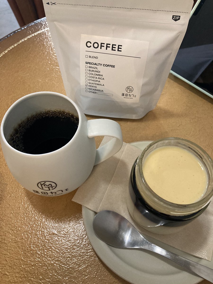 TokyoCSG's tweet photo. オープンから狙ってたコーヒープリンをついに食す事が出来ました😋濃厚なプリンの層の上にコーヒーゼリーが。またその上にカスタードクリームが掛かってて、最高な味わいがたまりません😆デザートと一緒のコーヒーは深煎りのブレンドをチョイスです💕無事にコーヒー豆も入手出来ました☺️
#kamata_cafe https://t.co/rZJdgZ2wR3