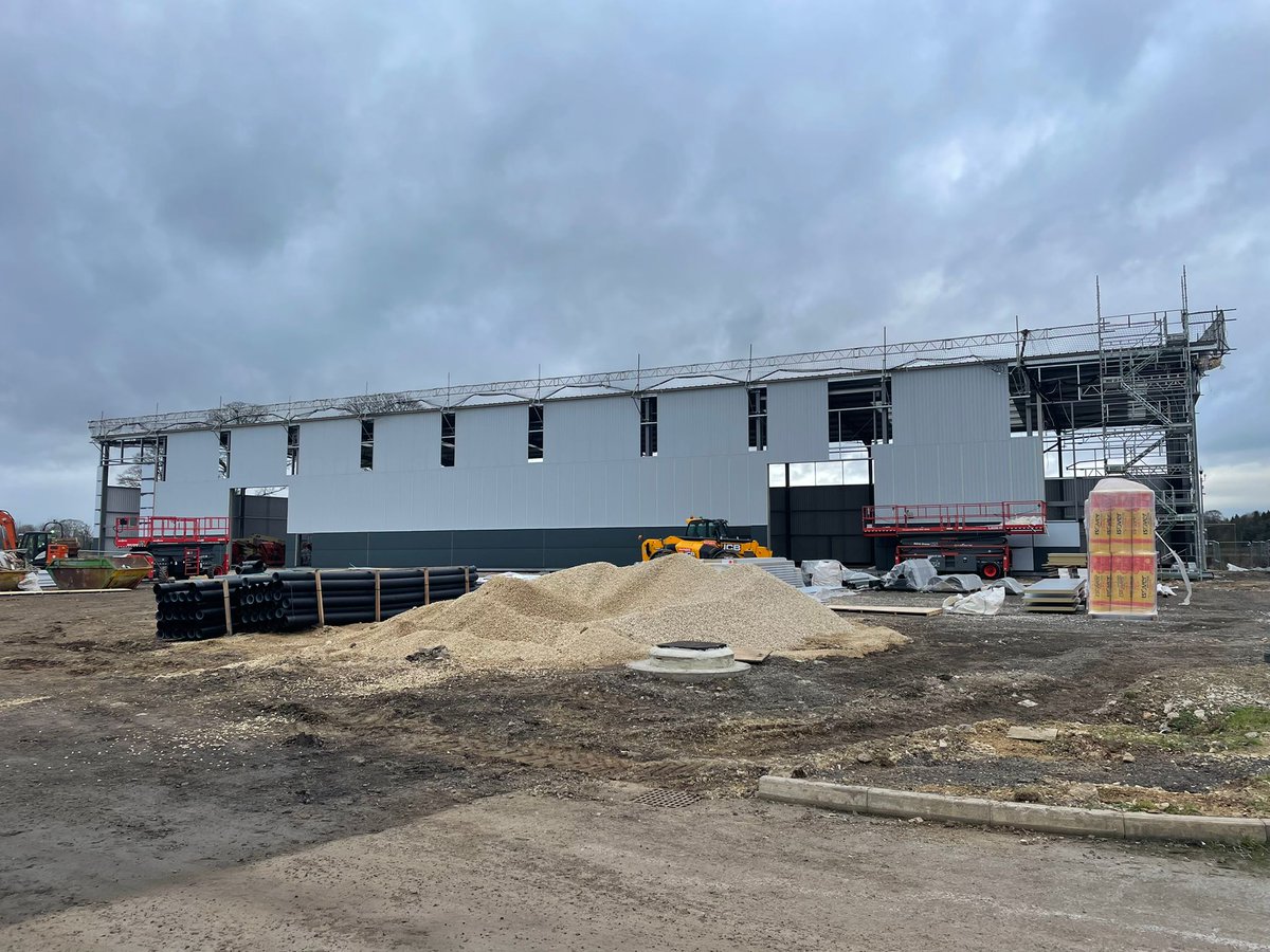 PotterSpace_'s tweet photo. Great to see the roof on and the walls well under way on Unit 53 at Potter Space Ripon! The build is progressing very quickly and efficiently. Please contact our agents, @FoxLloydJones and @GentVisick for more information on availability. #PotterSpace #Ripon #Progress https://t.co/RYT7louIfr
