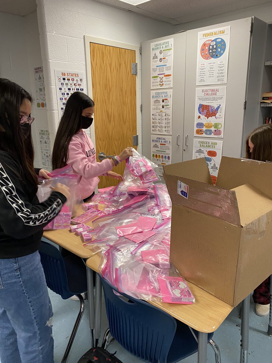 MillerShanette's tweet photo. Our amazing House Leaders getting our games ready for Monday! Thanks for your help! #ParksideProud #CupTower #TugatyourHeartstring https://t.co/IMYimhNClU