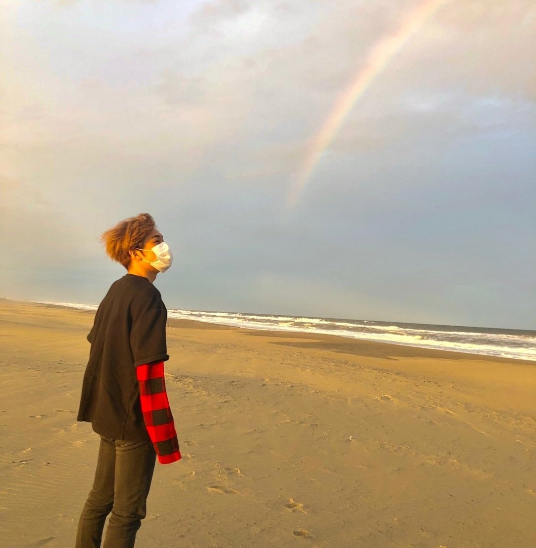chnjnhk's tweet photo. this picture is taken by my cousin hshshs, this is my first time joining jlsd lol so yeah hshsjsjs might delete hehe   ˃̵ᴗ˂̵

#JLSD #JloudSelcaDay #아마루 #Amaru https://t.co/AGAOoc6thL
