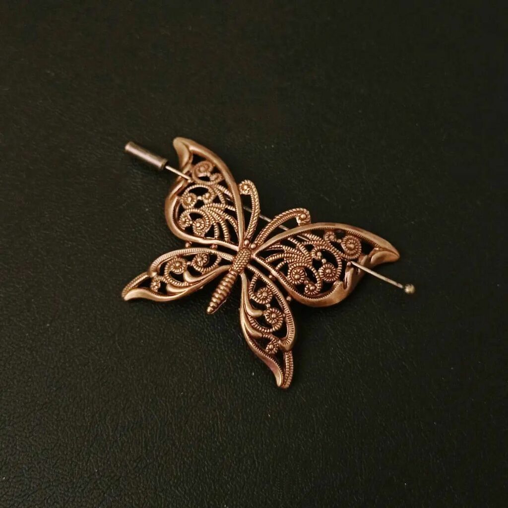 Aranwen's tweet photo. New butterfly brooch just listed!🦋 What do you think?
.
#jewelryofinstagram #jewelry #jewelrylover #jewelryobsessed #jewelryaddict #jewelgram #jewellery #instagood #instafashion #instajewelry #butterfly #butterflyjewelry #butterflybrooch #butterflyaccessories #brooch #access… https://t.co/bevn4EEb8m