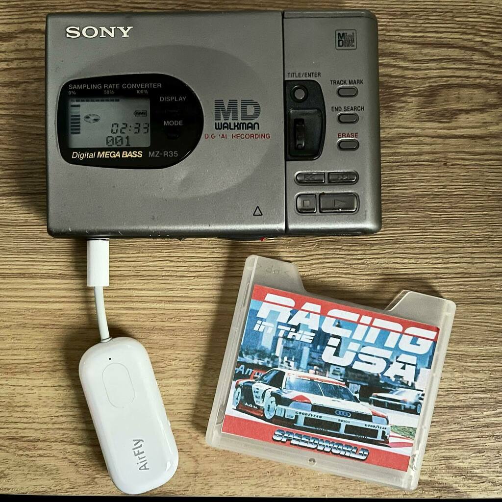 Craig_Pickerill's tweet photo. More #minidisc action before a week off work and I’ve got a load of posts for the apple geek website to go live.
#airflypro #airfly #outrun #retro #newretrowave #synthwave https://t.co/TESsnuBfUd https://t.co/cB19rL0FR2
