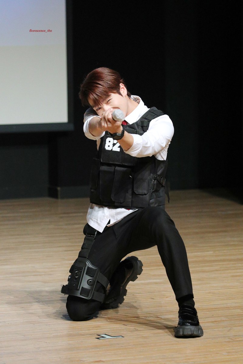 florescence_tbz's tweet photo. 211125 #상연 #이상연 #SANGYEON #더보이즈 #THEBOYZ https://t.co/hMJem6vCFK