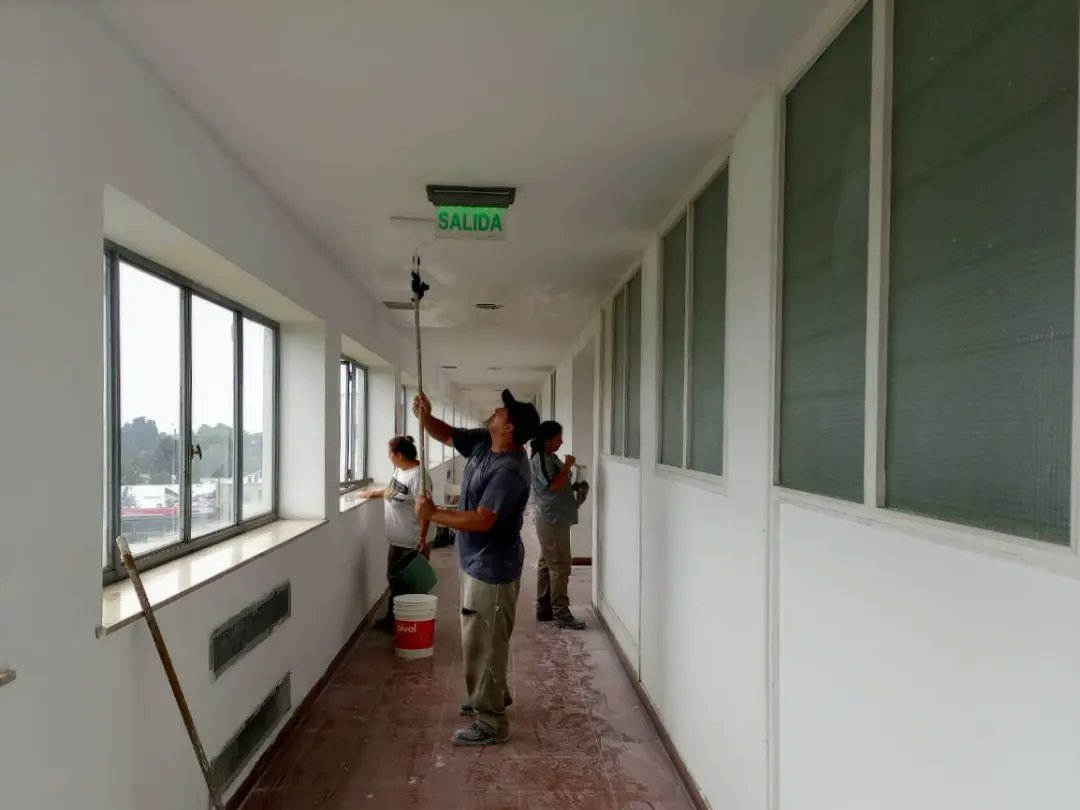 cnctargentina's tweet photo. 🟠👷🏽‍♂️Finalizamos el trabajo de reacondicionamiento de la @UNAJ_oficial para la vuelta a clases🏫🟠
https://t.co/D8Iil6xqjD

#FlorencioVarela #cooperativismo #educacion #trabajo #cooperativas #universidad https://t.co/S7rvgGOe5t
