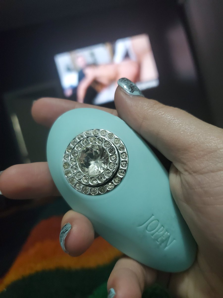 LoveLLynn1's tweet photo. One of my favorite toys 🥰 it makes me so, who wants to see me use it? #wet #porn #milf #mommy #cuck #cuckold #hotwife #mom #tributes #horny https://t.co/AYqMUyDctG