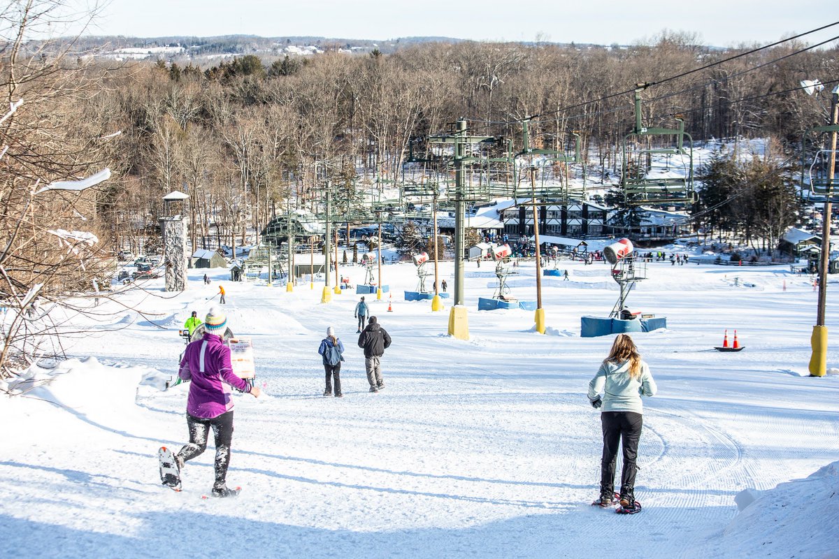 This past Saturday, January 29 the Pretzl City Sports' Snowshoe 5K went down at Spring Mount Ski Area in Spring Mount, PA. 177 hearty runners finished the hilly course. Matt Lipsey and Kristin Zielinski took the wins. 📸Sandy Foster &amp; Brittany Startzel - trailrunner.com/trail-news/sno…