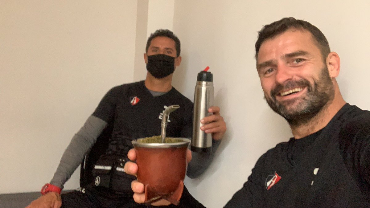 Felicidad, resiliencia y trabajo.. pero el mate, también..🇲🇽🇦🇷 #futbol #alegria #mate