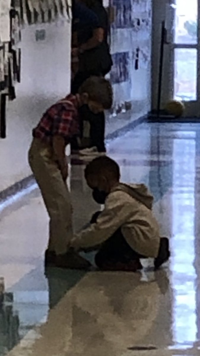 Love coming across moments like this <a href="/MarvinESNC/">Marvin Elementary School</a>! Students helping each other is yet another reason that #MarvinMeansFamily! <a href="/UCPSNC/">Union County Public Schools</a> <a href="/ScottSp99971001/">Scott Spencer</a> <a href="/AGHoulihan/">Andrew G. Houlihan</a> @jttopp