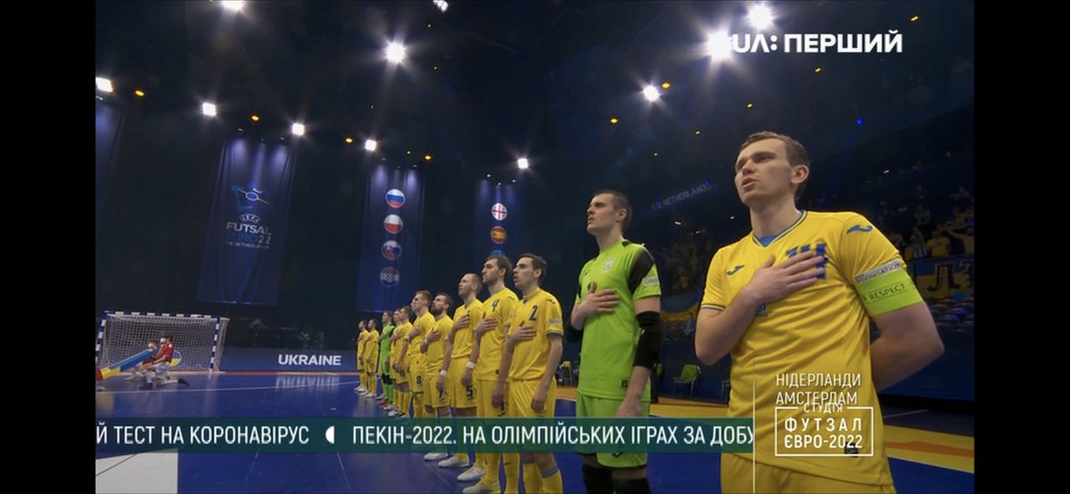 На старті матчу підтримка збірної України в Амстердамі 🔥🔥🔥