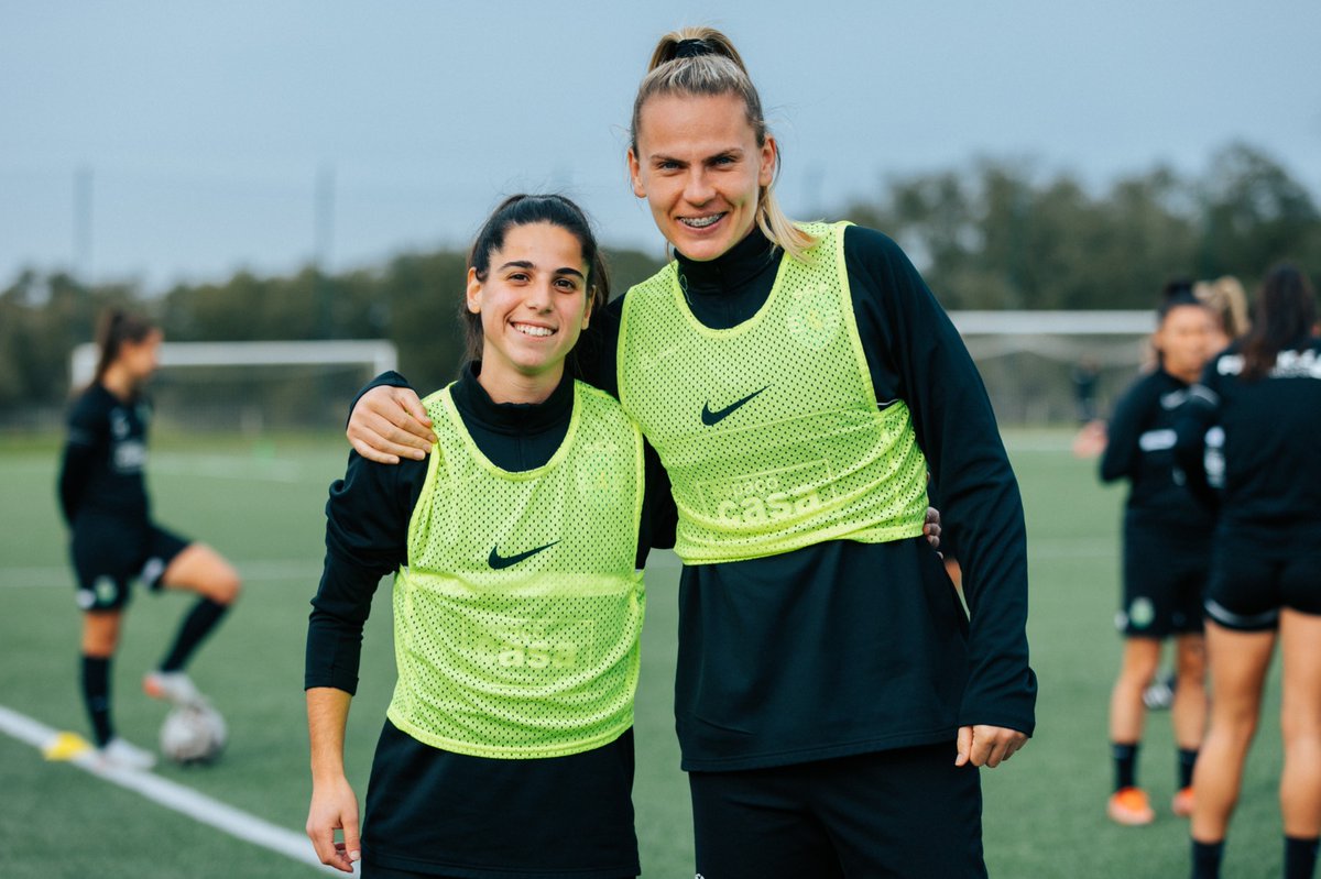 .@inesgoncalves57 e Melisa Hasanbegović foram as rainhas do 'meiinho' do mês de Janeiro 👑 #FutFemSCP