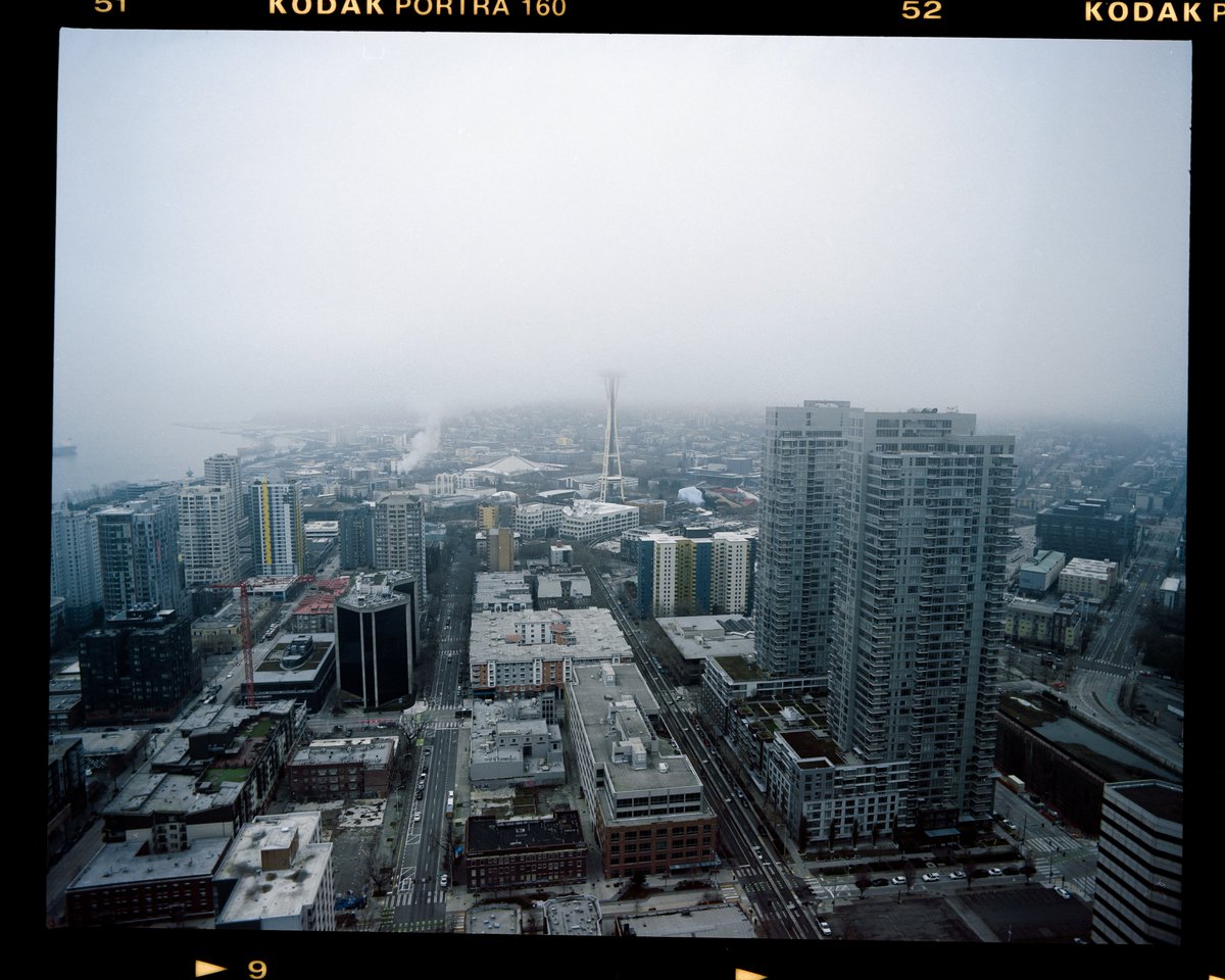 _dipsauce's tweet image. gm y'all. A few medium format frames from a roof I shot during Seattle's brief stint of fog. This was my first time shooting a roll of portra 160. I think I like it.