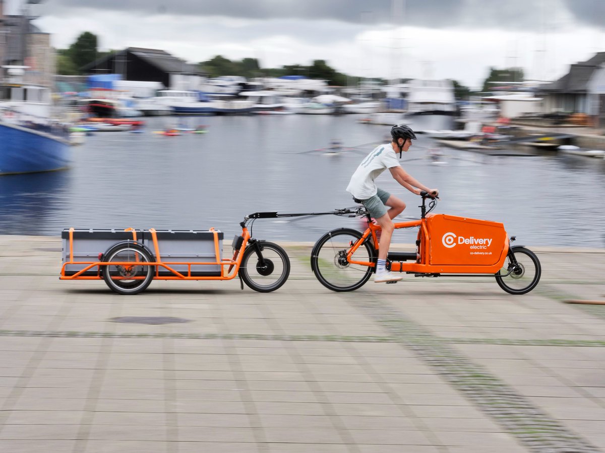 CoDeliveryElec's tweet image. There&apos;s still a nip in the air and our delivery riders are out in all weather. Not long now team and it&apos;ll be shorts and t-shirt weather again.  Be sure to give our riders a wave, smile or cheer if you see them out and about, they sure will appreciate it. 👏

#exeter #salisbury