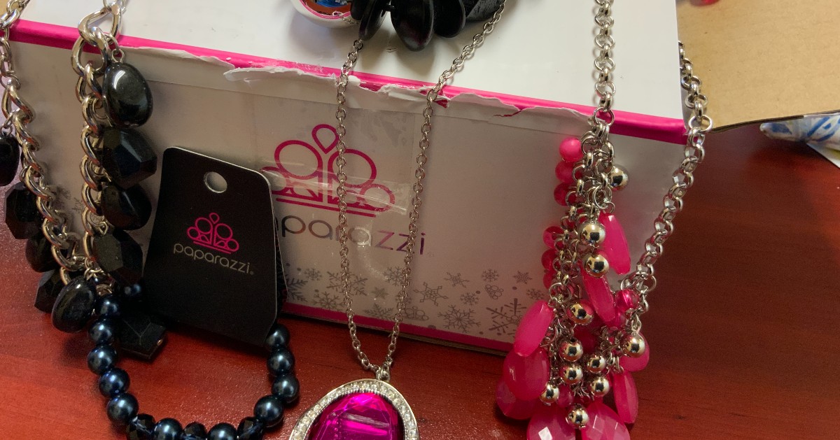 noahproj's tweet photo. #FeelGoodFriday: Our friend Monica sent us BOXES full of Paparazzi Jewelry so the ladies in our care have something shiny in their Valentine's bags!

What a "sweet" surprise for us and them. 📦💝 https://t.co/n0Oi51pjjE