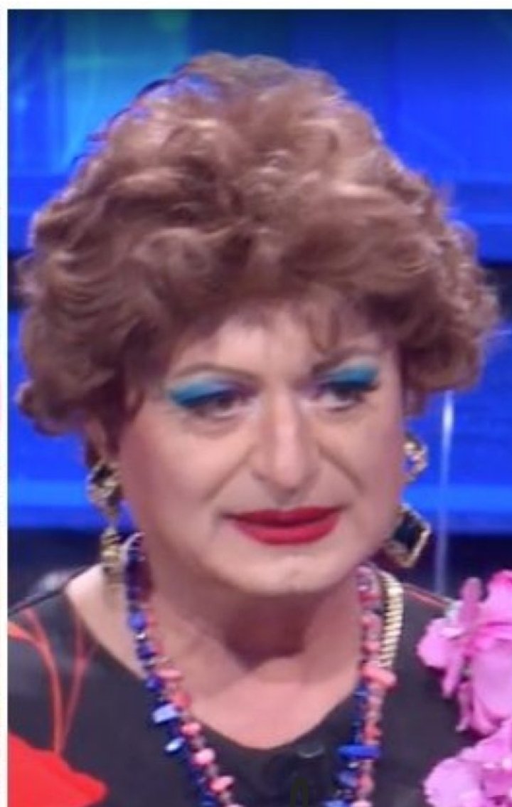 ALBACHIARA67's tweet photo. @Corriere Voglio lei a sanremo: la signora Coriandoli... https://t.co/cXVzG3SgDO