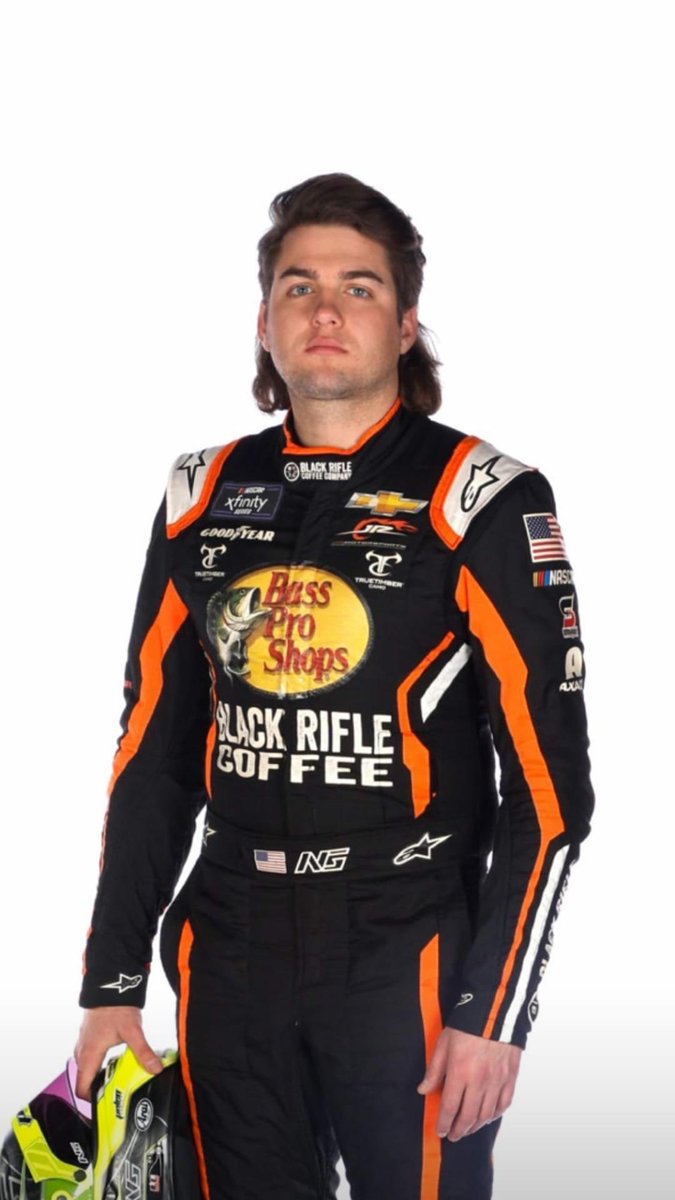 Cutting my mullet off at 12:15pm est today. If this gets 3,000 retweets by 12:15, I'll keep the mullet.