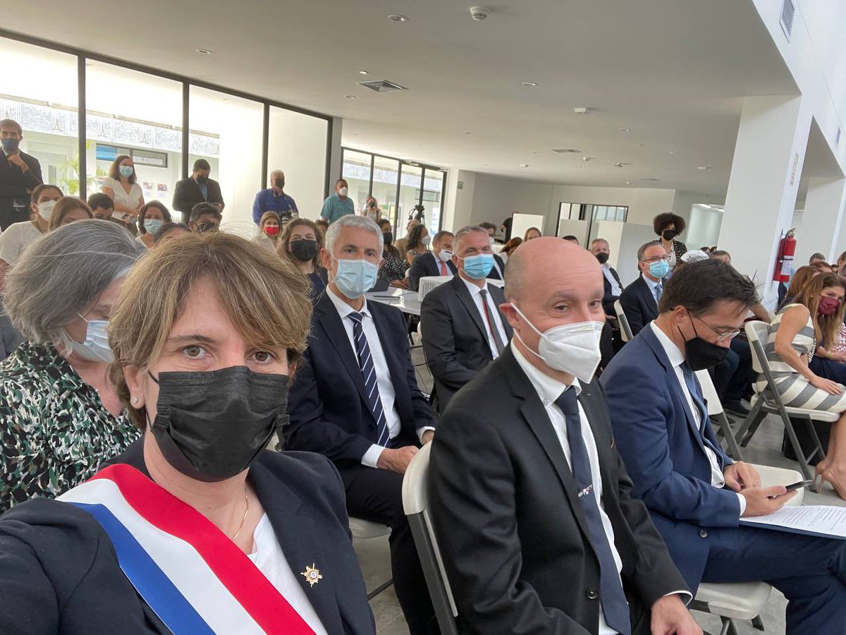 scazebonne's tweet image. Je suis particulièrement honorée de participer à l’#inauguration du Lycée français international de #Panamá en présence de la Ministre de l’Éducation nationale, de l’Ambassadeur de 🇫🇷, du sénateur @OlivierCadic, du directeur de l’@aefeinfo et du Président de la @FAPEEinfo 🇵🇦🇫🇷