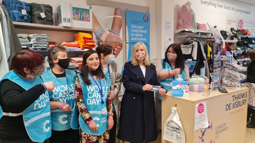 n_embo's tweet image. Thank you @TracyBrabin for celebrating @CR_UK 20th anniversary with us at our #Dewsbury @CRUKShops on #WorldCancerDay #UnityBand @CrukDewsbury @CRUK_Policy